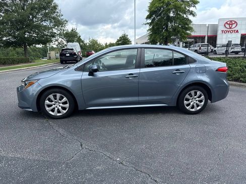 Used 2023 Toyota Corolla LE FWD image 3
