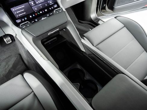 New 2026 Porsche Cayenne Electric AWD/4WD image 17