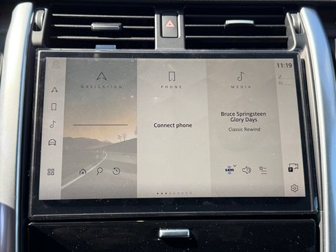 Certified 2025 Land Rover Discovery Dynamic SE AWD/4WD image 21