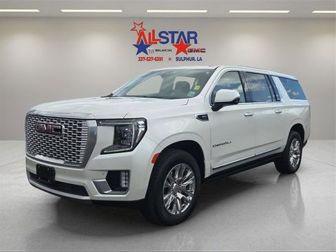 Used 2022 GMC Yukon XL Denali image 3