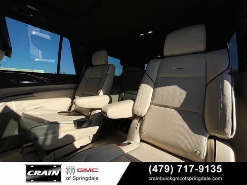 Used 2023 Cadillac Escalade Premium Luxury AWD/4WD image 24