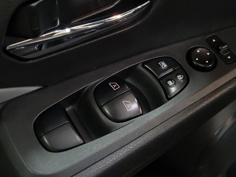 Used 2022 Nissan Kicks SR w/ Premium Package FWD image 27