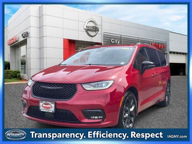 Used 2025 Chrysler Pacifica Limited FWD image 4
