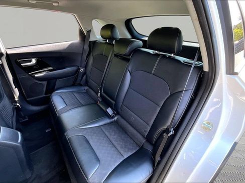 Used 2022 Kia Niro LXS FWD image 19