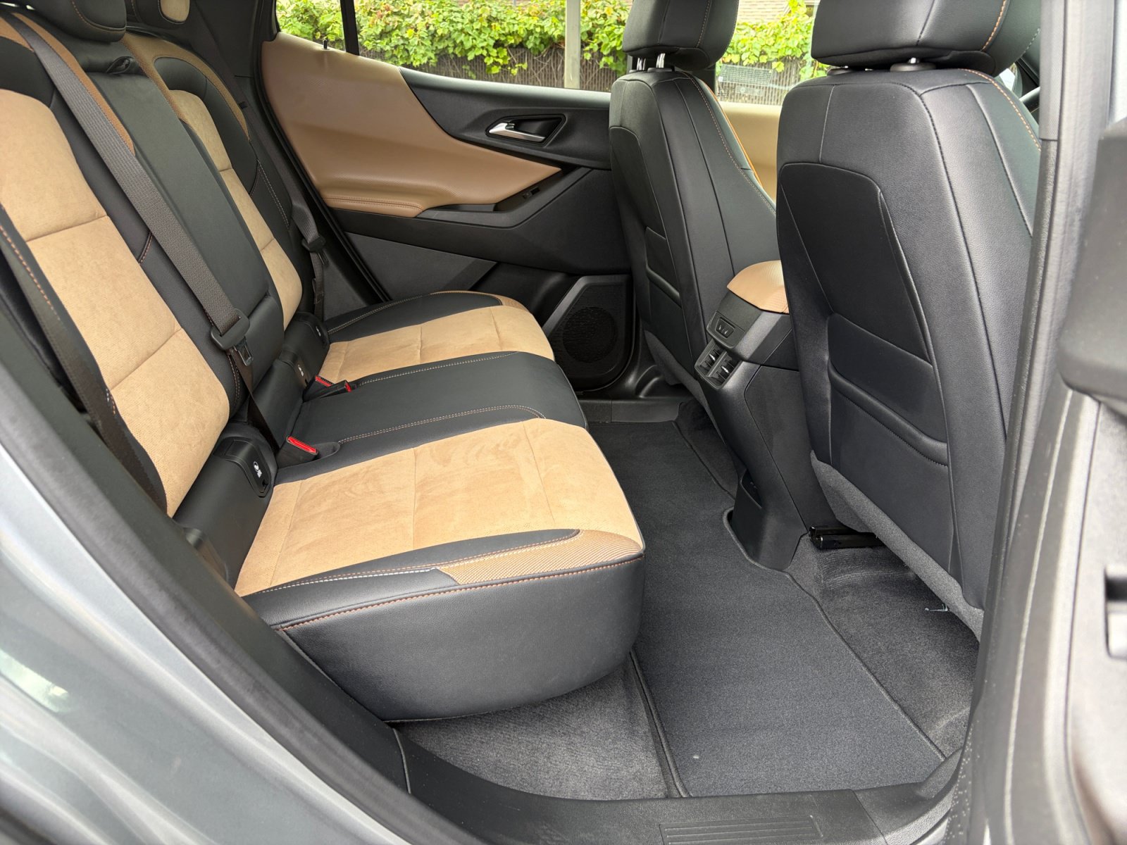 Used 2025 Chevrolet Equinox ACTIV w/ Safety and Technology Package AWD/4WD image 25