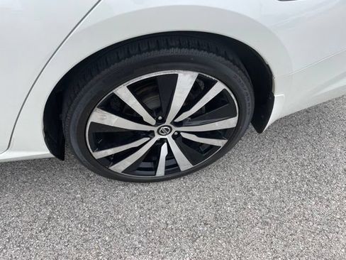 Used 2019 Nissan Altima 2.5 Platinum FWD image 15