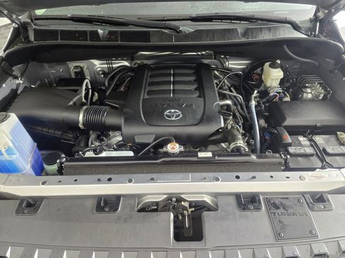 Used 2020 Toyota Tundra SR5 AWD/4WD image 9