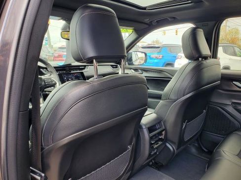 Used 2023 Jeep Grand Cherokee Altitude AWD/4WD image 26