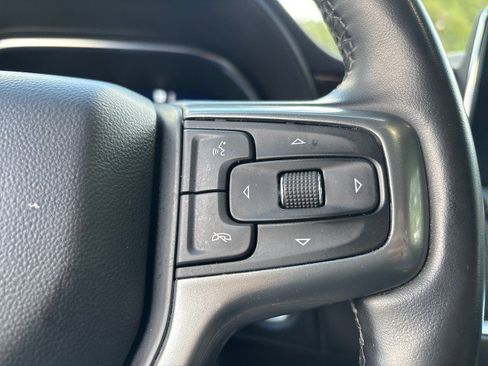 Used 2023 Chevrolet Suburban Premier image 17