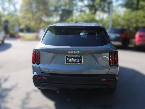 Certified 2023 Kia Sorento LX FWD image 8