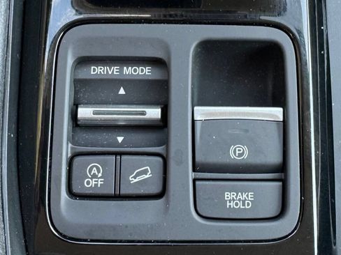 Used 2025 Honda Pilot EX-L image 32