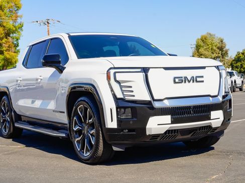 Used 2025 GMC Sierra EV Denali AWD/4WD image 7