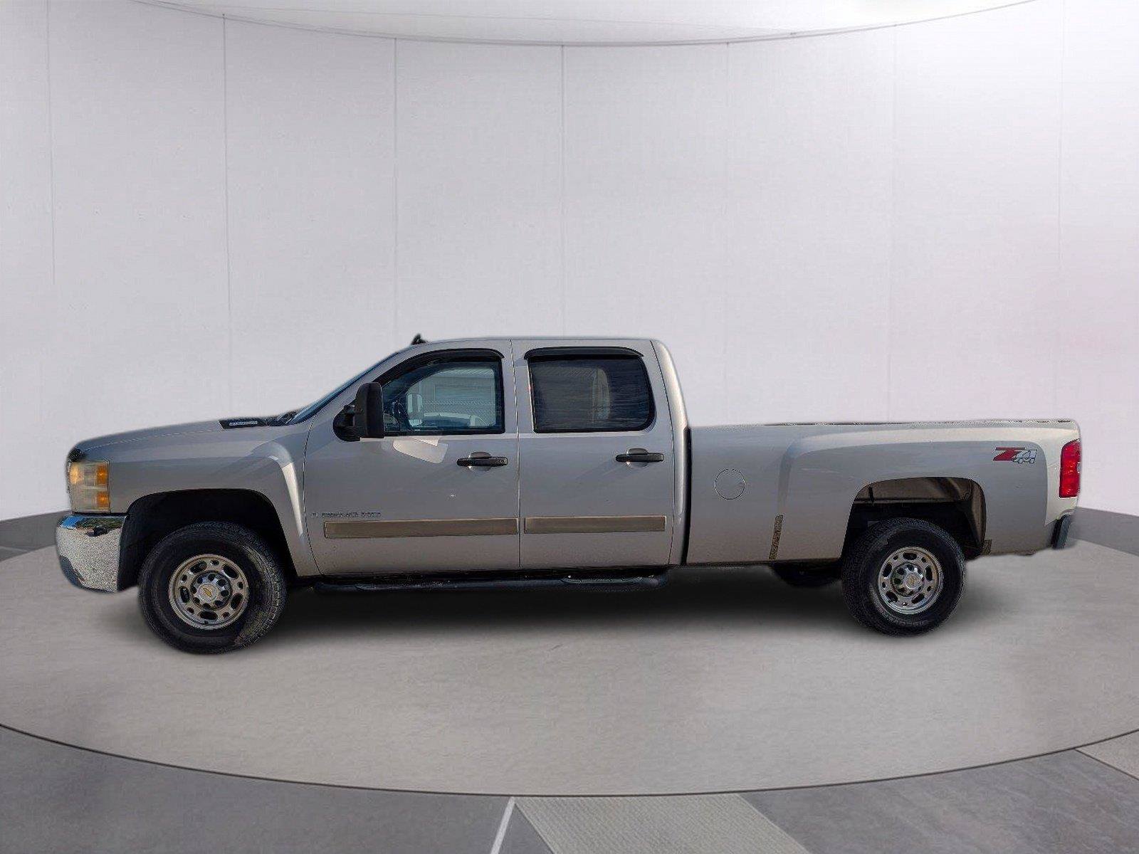 Used 2007 Chevrolet Silverado 2500 LT w/ Suspension Package, Off-Road AWD/4WD image 2