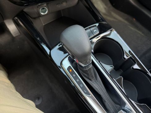 Used 2025 Chevrolet Trax LT image 40