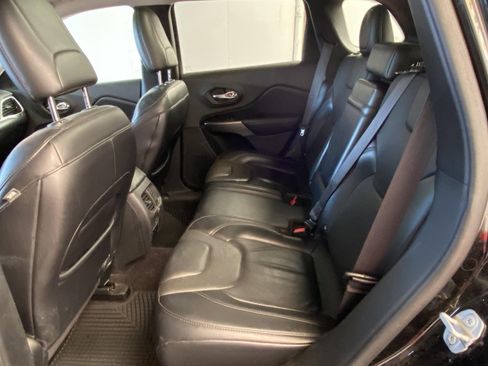 Used 2019 Jeep Cherokee Limited image 19