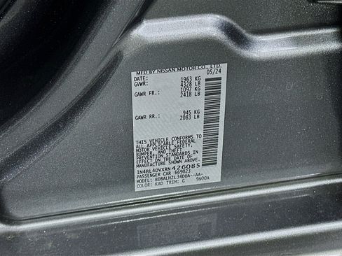 Used 2024 Nissan Altima 2.5 SV FWD image 12
