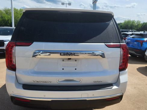 Used 2023 GMC Yukon XL SLT AWD/4WD image 5