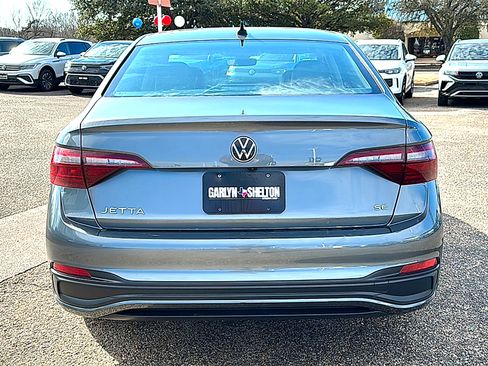 Used 2024 Volkswagen Jetta SE image 7
