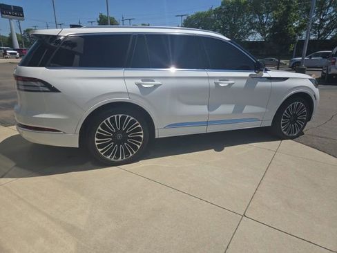 Used 2025 Lincoln Aviator Black Label AWD/4WD image 15