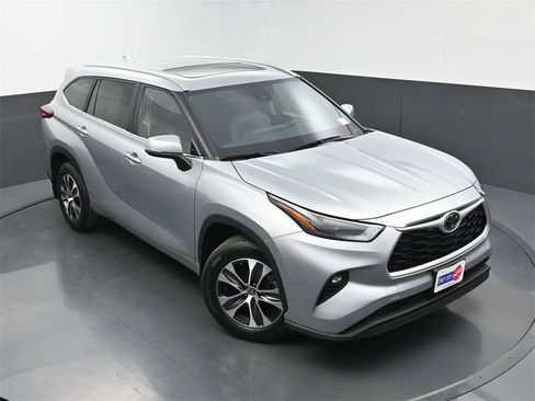 Used 2023 Toyota Highlander XLE image 34