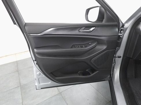 New 2025 Jeep Grand Cherokee L Laredo w/ Luxury Tech Group I image 8