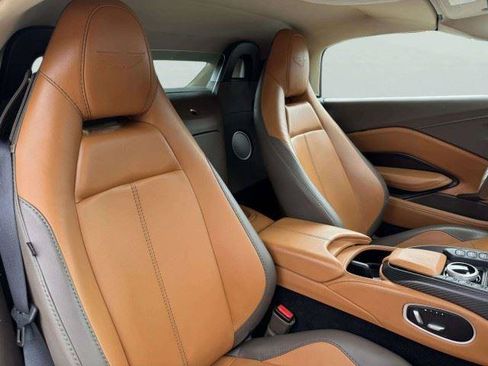 Used 2022 Aston Martin V8 Vantage Roadster RWD image 39