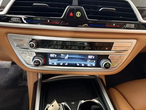 Used 2021 BMW 750i xDrive image 24