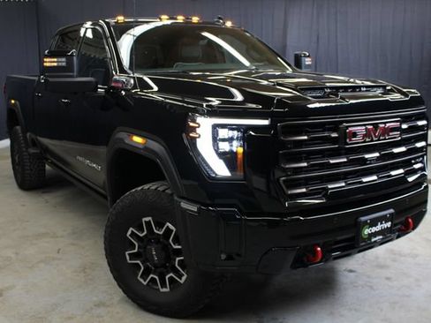 Used 2025 GMC Sierra 2500 AT4X AWD/4WD image 1