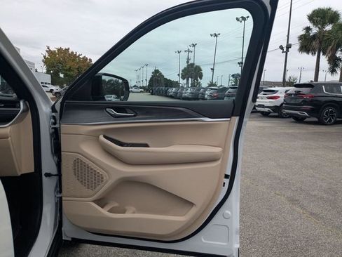 New 2025 Jeep Grand Cherokee Limited w/ Luxury Tech Group II image 37