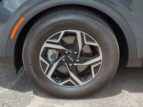 Certified 2025 Kia Sportage LX FWD image 11