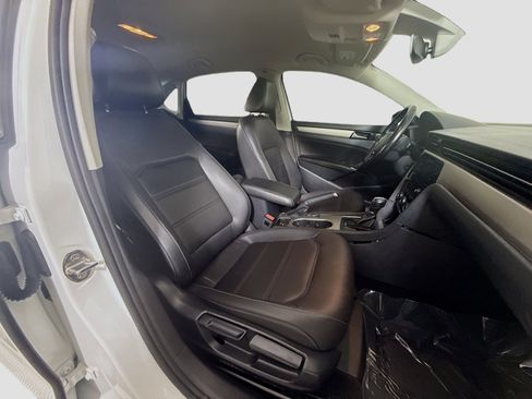 Used 2020 Volkswagen Passat 2.0T SE image 29