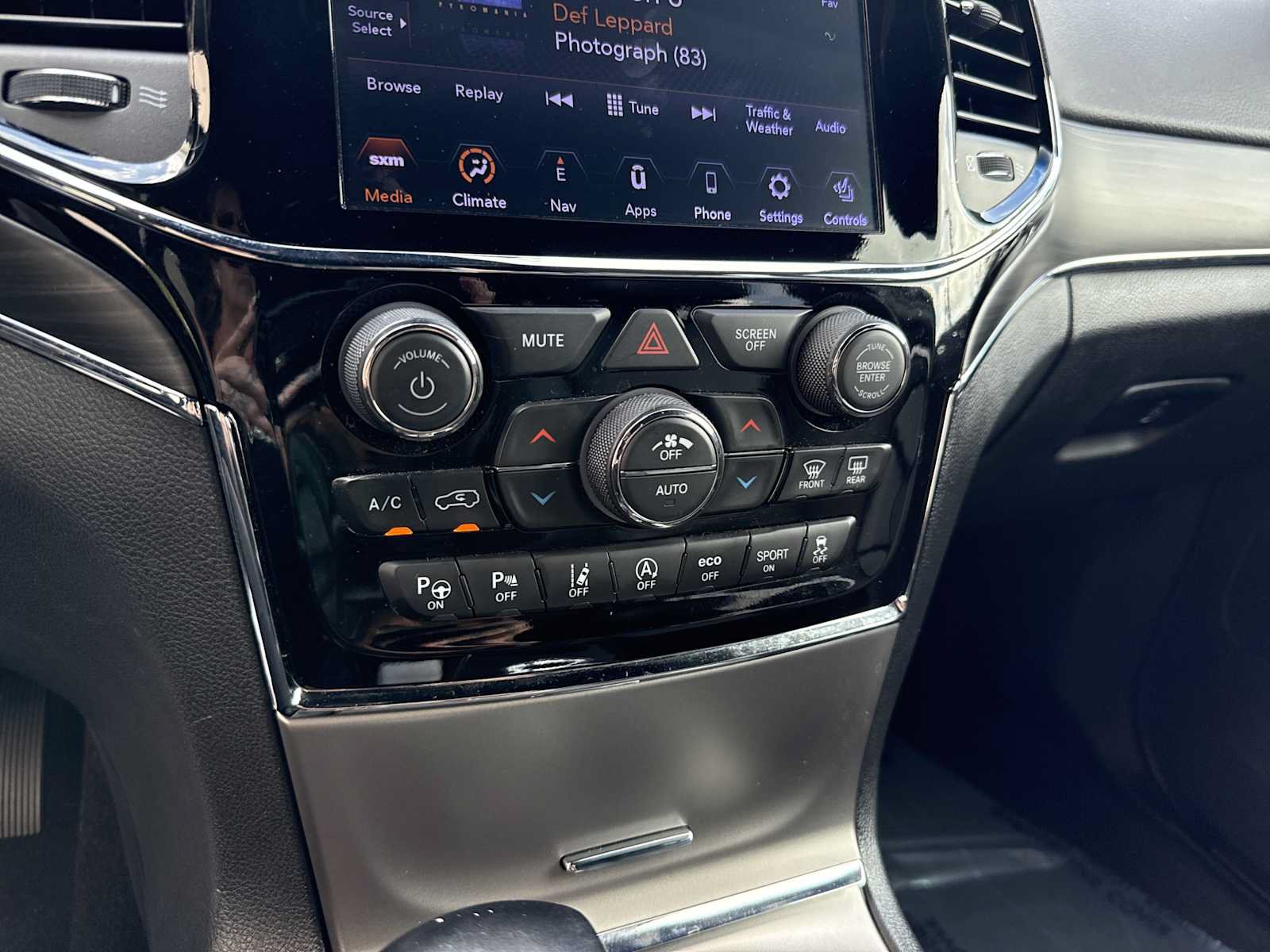 Used 2020 Jeep Grand Cherokee Limited RWD image 28