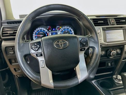 Used 2018 Toyota 4Runner SR5 AWD/4WD image 13