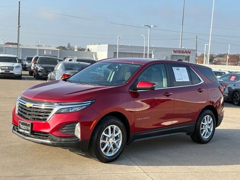 Used 2023 Chevrolet Equinox LT image 3