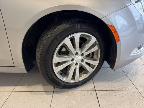 Used 2015 Chrysler 200 Limited w/ Convenience Group image 25