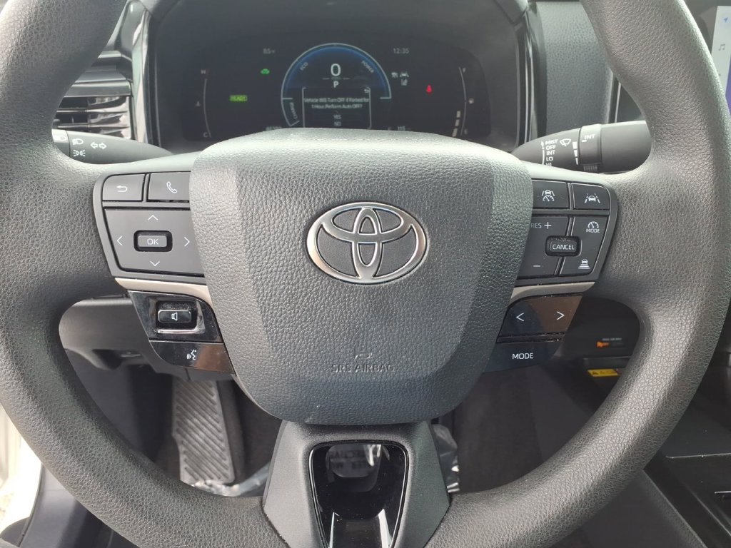 Used 2025 Toyota Camry LE FWD image 7