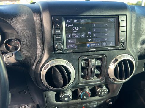 Used 2018 Jeep Wrangler Unlimited Sahara w/ Dual Top Group image 19