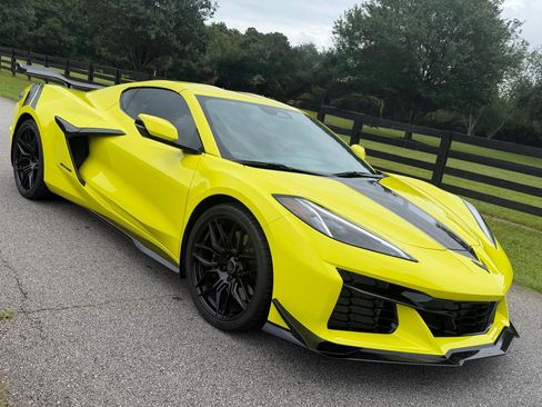 Used 2024 Chevrolet Corvette Z06 RWD image 9