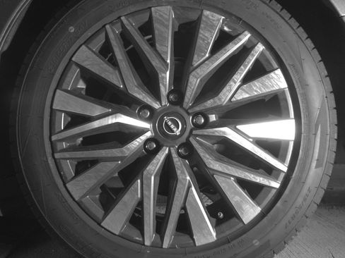 Used 2025 Nissan Altima 2.5 SV FWD image 14