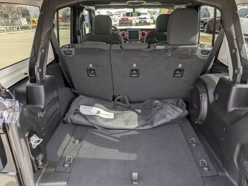Used 2018 Jeep Wrangler Unlimited Rubicon image 30