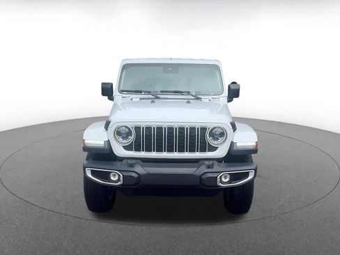 Used 2025 Jeep Wrangler Sahara image 3