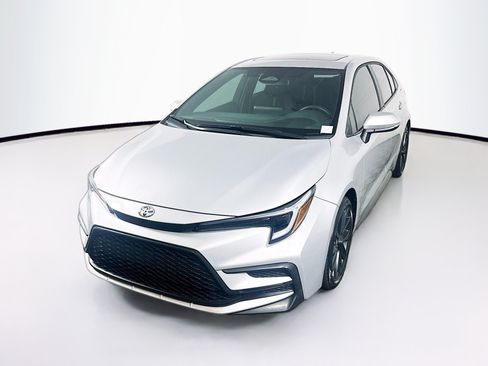 Used 2024 Toyota Corolla SE w/ SE Premium Package FWD image 3