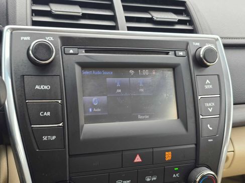 Used 2016 Toyota Camry LE FWD image 25