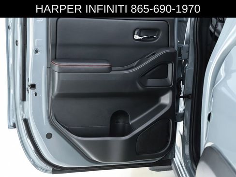 Used 2025 Nissan Frontier PRO-4X image 18