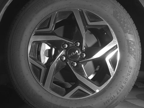 Used 2025 Kia Sportage LX image 12