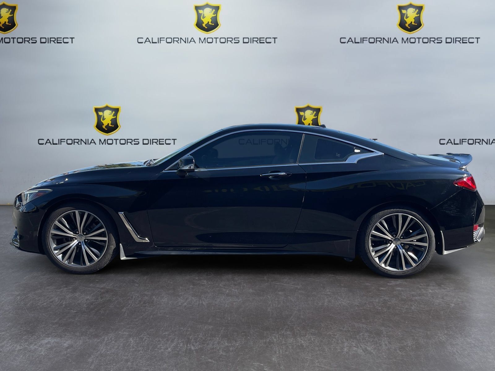 Used 2017 INFINITI Q60 3.0t w/ Premium Plus Package 3.0T RWD image 2