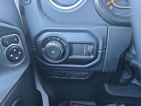 New 2026 Jeep Wrangler Unlimited Sahara AWD/4WD image 41