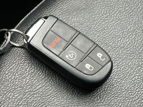 Used 2025 Jeep Compass Limited image 26