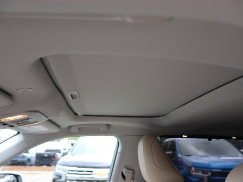 Used 2024 Toyota Highlander XLE AWD/4WD image 18