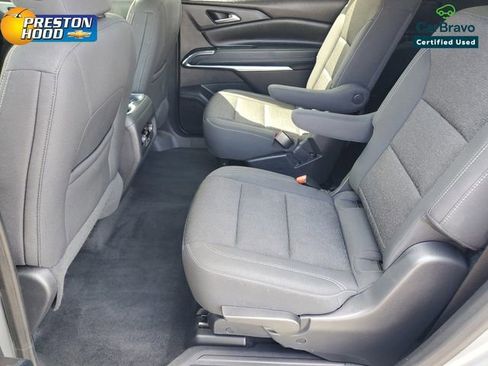 Used 2025 Chevrolet Traverse LT FWD image 12